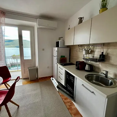 Luka Niko Apartment *