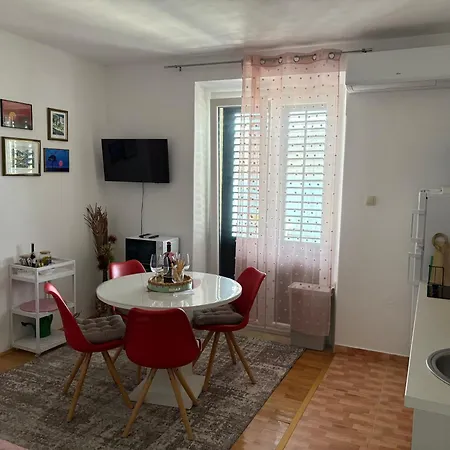 Luka Niko Apartment *