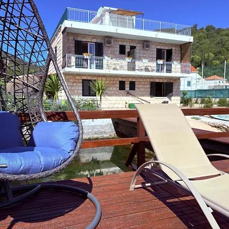 Luka Niko Apartment *